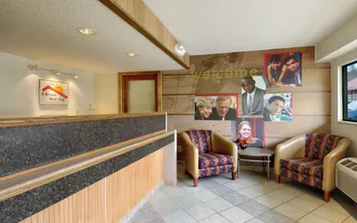 Photo 2 - Red Roof Inn Parkersburg