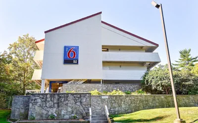 Photo 2 - Motel 6 Nashua, NH - South