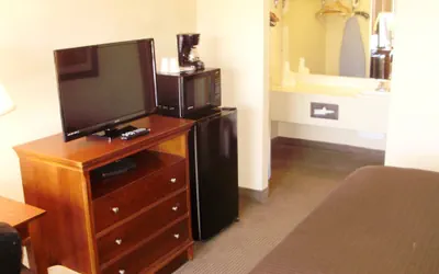 Photo 5 - Trade Winds Central Inn