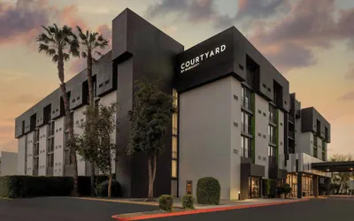 Photo 2 - Courtyard San Jose Airport