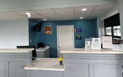 Photo 3 - Days Inn by Wyndham Lake Charles