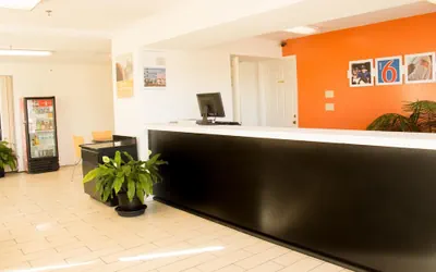 Photo 2 - Motel 6 Cookeville, TN