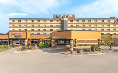Photo 2 - Wyndham Minneapolis South/Burnsville
