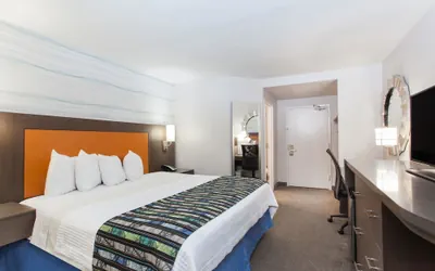 Photo 4 - Days Inn by Wyndham Lanham Washington DC