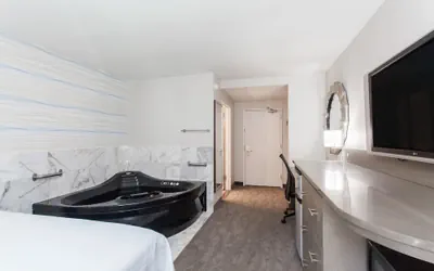 Photo 5 - Days Inn by Wyndham Lanham Washington DC