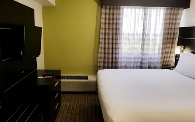 Photo 4 - Holiday Inn Express & Suites Miami - Hialeah by IHG