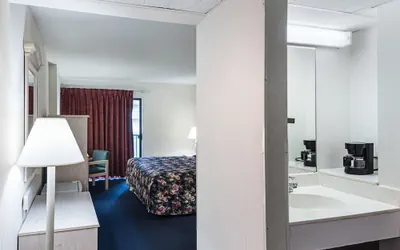 Photo 5 - Econo Lodge Inn & Suites Rehoboth Beach