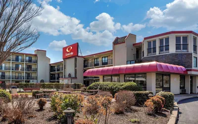 Photo 2 - Econo Lodge Inn & Suites Rehoboth Beach