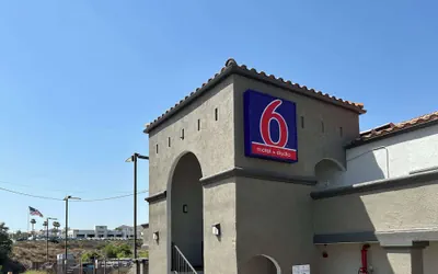 Photo 2 - Motel 6 Lake Elsinore, CA