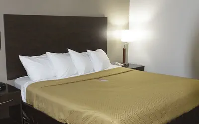 Photo 5 - Econo Lodge Milwaukee Airport