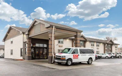 Photo 2 - Econo Lodge Milwaukee Airport