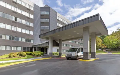 Photo 2 - Clarion Hotel & Suites BWI Airport North