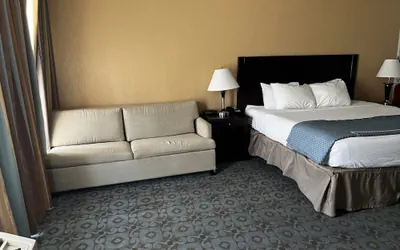 Photo 4 - Budget Inn