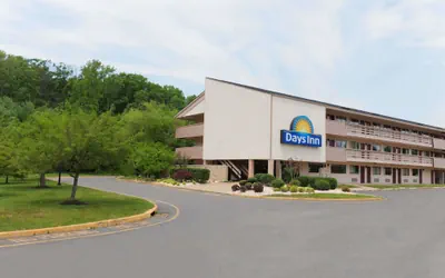 Photo 2 - Days Inn by Wyndham Monmouth Junction/S Brunswick/Princeton