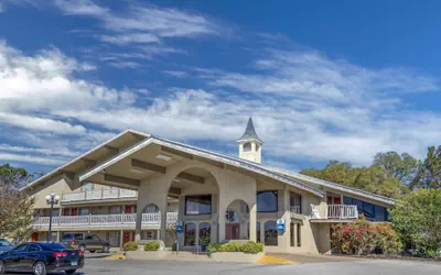 Photo 2 - Best Western Sunday House Inn