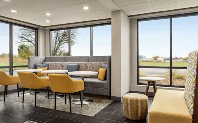 Photo 3 - Hampton Inn Kansas City-Airport