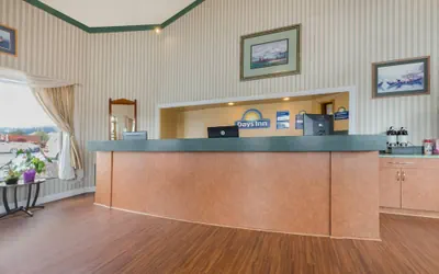 Photo 2 - Days Inn by Wyndham Auburn