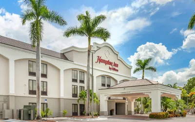 Photo 2 - Hampton Inn Fort Myers-Airport & I-75