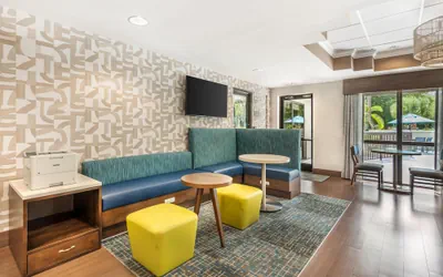 Photo 3 - Hampton Inn Fort Myers-Airport & I-75