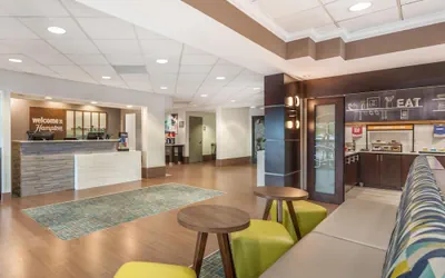 Photo 5 - Hampton Inn Fort Myers-Airport & I-75