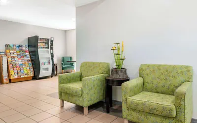 Photo 4 - Quality Inn Sarasota North Near Lido Key Beach