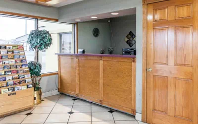 Photo 4 - Econo Lodge Seymour