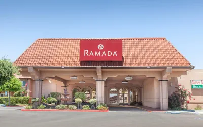Photo 2 - Ramada by Wyndham Fresno North