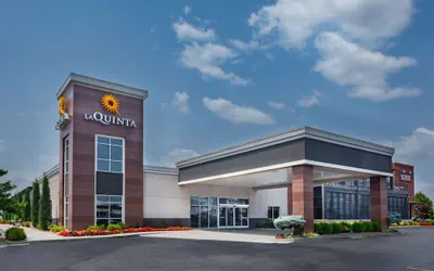 Photo 2 - La Quinta Inn & Suites by Wyndham Joplin
