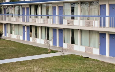 Photo 2 - Motel 6 Marianna, FL