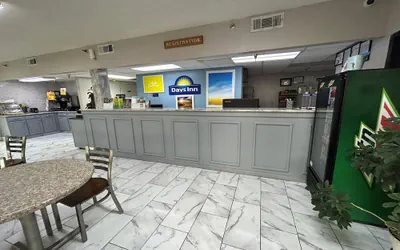 Photo 2 - Days Inn by Wyndham Dublin GA