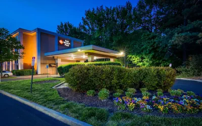 Grand Vista Richmond Airport Hotel