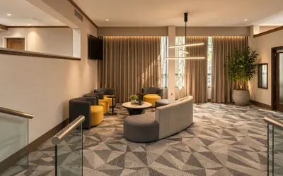 Photo 2 - Grand Vista Richmond Airport Hotel