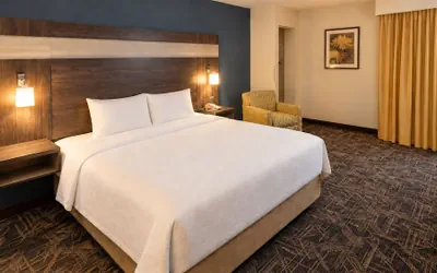 Photo 5 - Grand Vista Richmond Airport Hotel