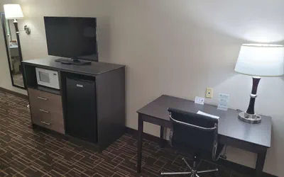 Photo 5 - Best Western Airport Inn