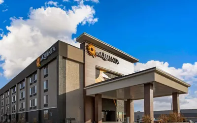 Photo 2 - La Quinta Inn & Suites by Wyndham Denver Aurora Medical