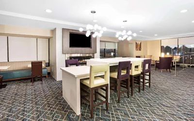 Photo 3 - La Quinta Inn & Suites by Wyndham Denver Aurora Medical