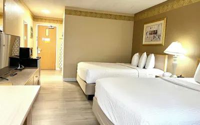 Photo 5 - Brentwood Inn & Garden