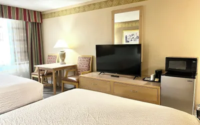 Photo 4 - Brentwood Inn & Garden