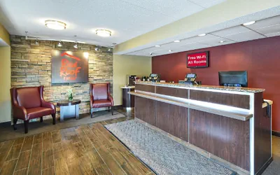 Photo 3 - Red Roof Inn Louisville Expo Airport