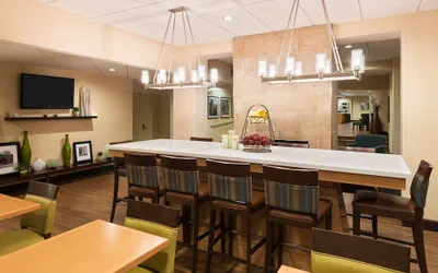 Photo 4 - Hampton Inn White Plains/Tarrytown