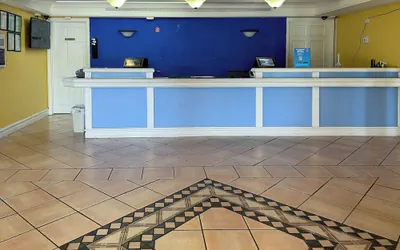 Photo 3 - Motel 6 Huntsville, AL – University Dr.