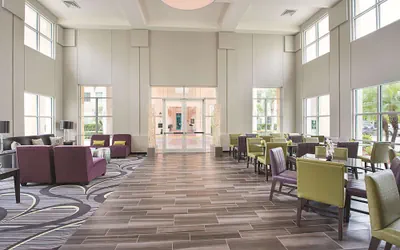 Photo 3 - La Quinta Inn & Suites by Wyndham Plantation at SW 6th St