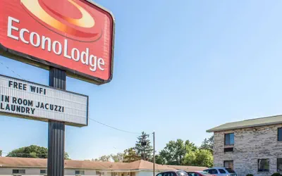Photo 2 - Econo Lodge Elkhart North