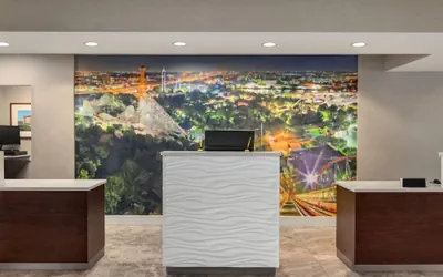 Photo 3 - La Quinta Inn & Suites by Wyndham Arlington North 6 Flags Dr