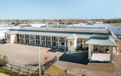 Photo 2 - Super 8 by Wyndham Jackson MS Near the Fairgrounds