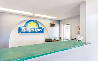 Photo 4 - Days Inn by Wyndham Clinton