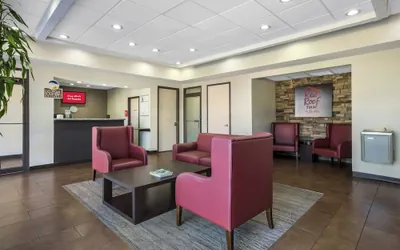 Photo 3 - Red Roof Inn & Suites Statesboro - University