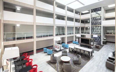 Photo 3 - La Quinta Inn & Suites by Wyndham Atlanta Airport South