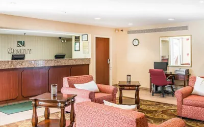 Photo 2 - Quality Inn Holland - Toledo