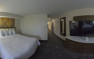 Photo 2 - Holiday Inn Brookfield - ​​Milwaukee by IHG
